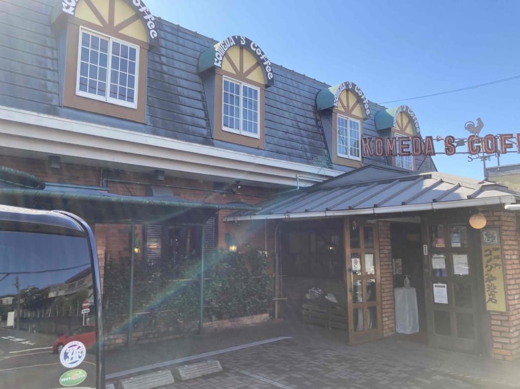 コメダ珈琲店本店の入口