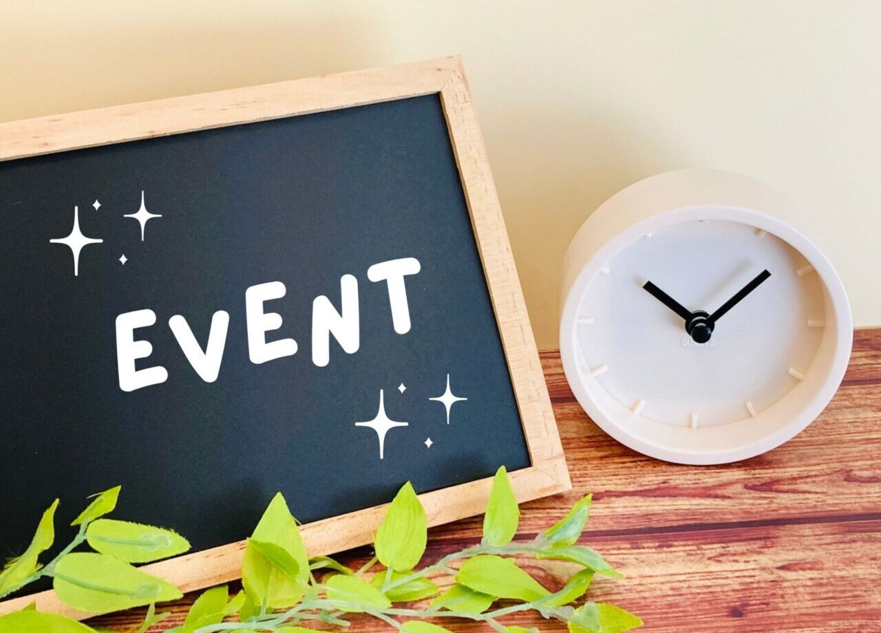 EVENTの黒板と時計